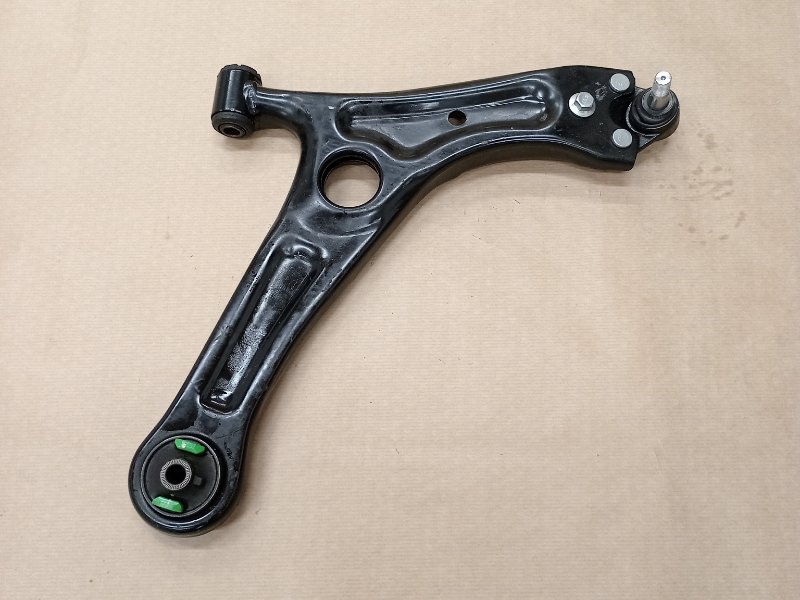 Рычаг подвески передний нижний правый Chery