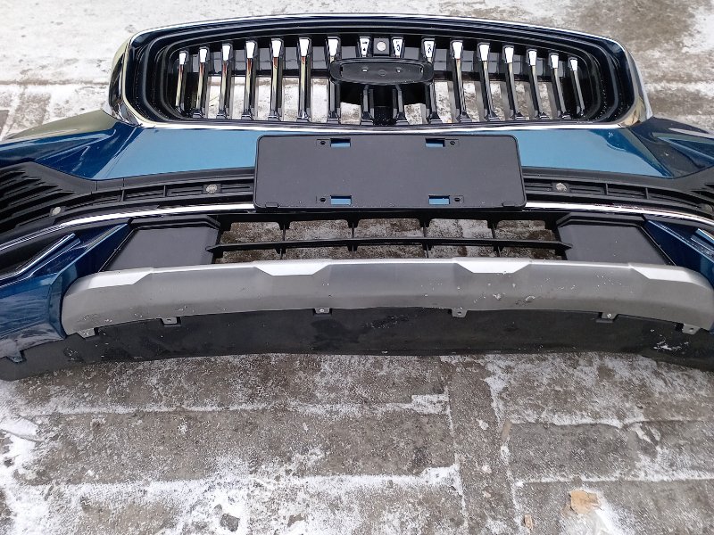 Бампер передний с решеткой изумрудный Geely Monjaro