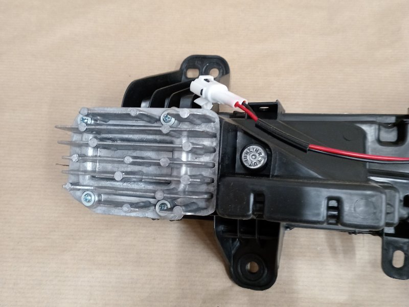 Дневной ходовой огонь левый передний Geely Coolray