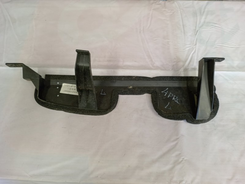 Дефлектор радиатора левый Chery Tiggo 4 Pro