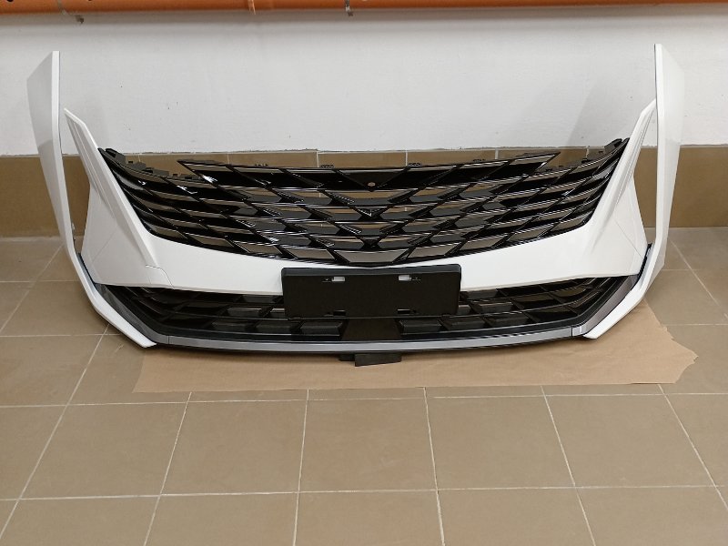 Бампер передний белый перламутровый Geely Atlas New