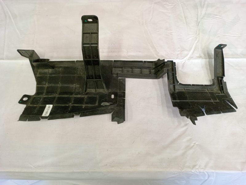 Дефлектор радиатора левый Chery Tiggo 8 Pro