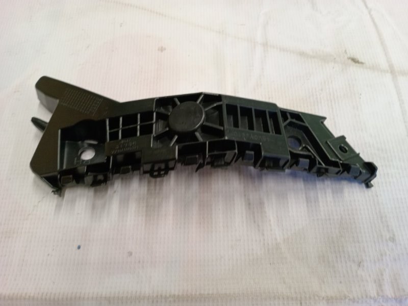 Кронштейн бампера переднего правый Chery Tiggo 8 Pro