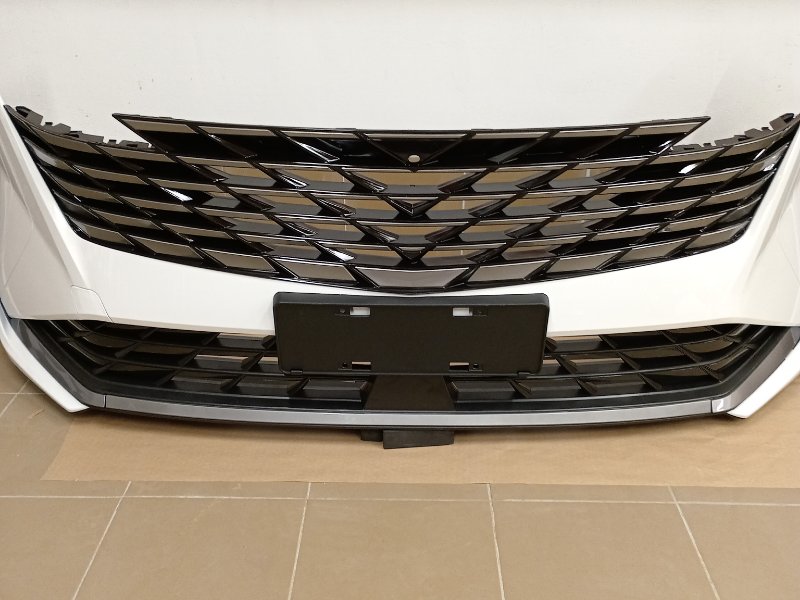 Бампер передний белый перламутровый Geely Atlas New