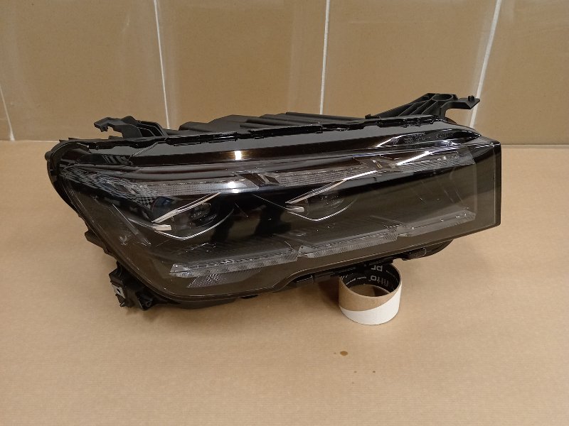 Фара ксеноновая передняя правая Geely Monjaro