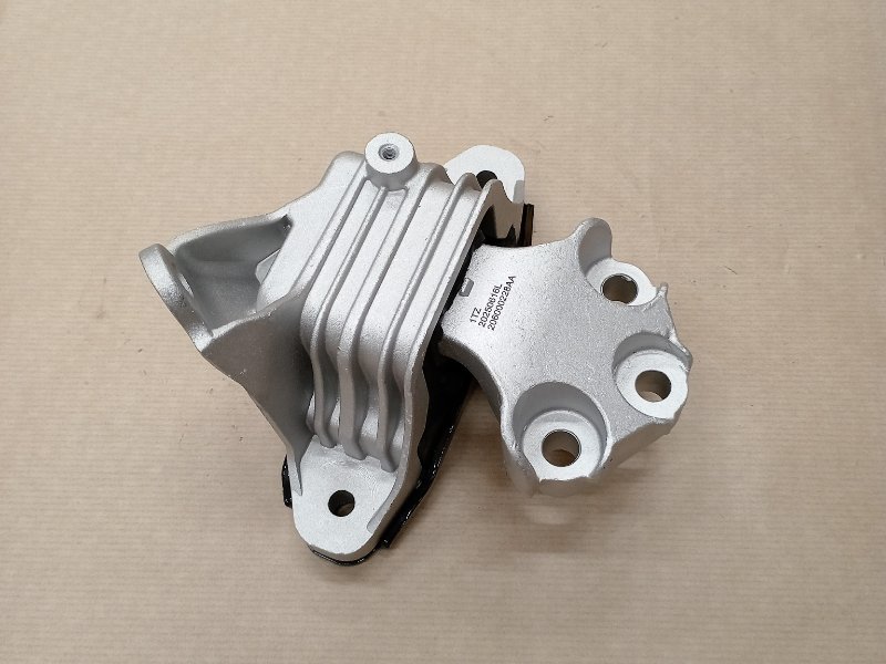 Опора двигателя левая Chery