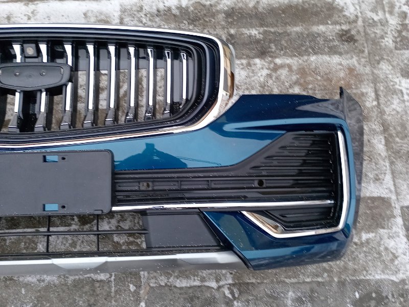 Бампер передний с решеткой изумрудный Geely Monjaro