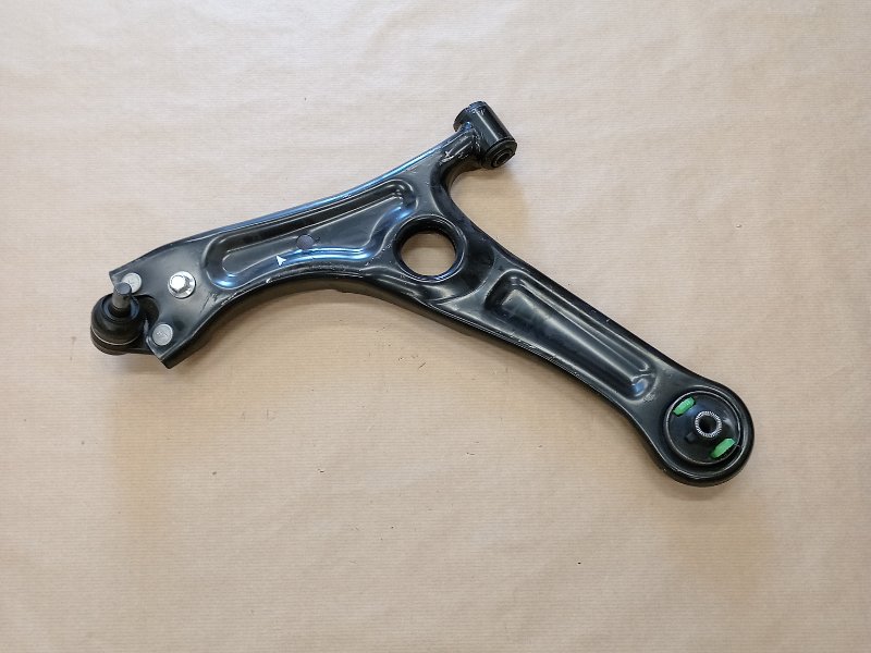 Рычаг подвески передний нижний левый Chery