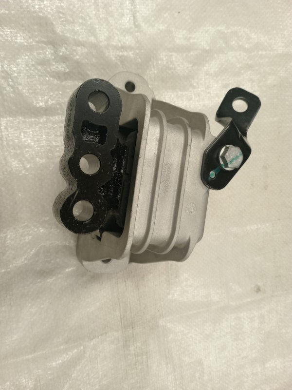 Опора двигателя правая Chery Tiggo 8 Pro Max