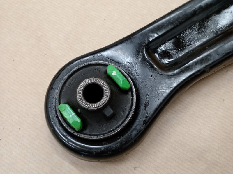 Рычаг подвески передний нижний правый Chery